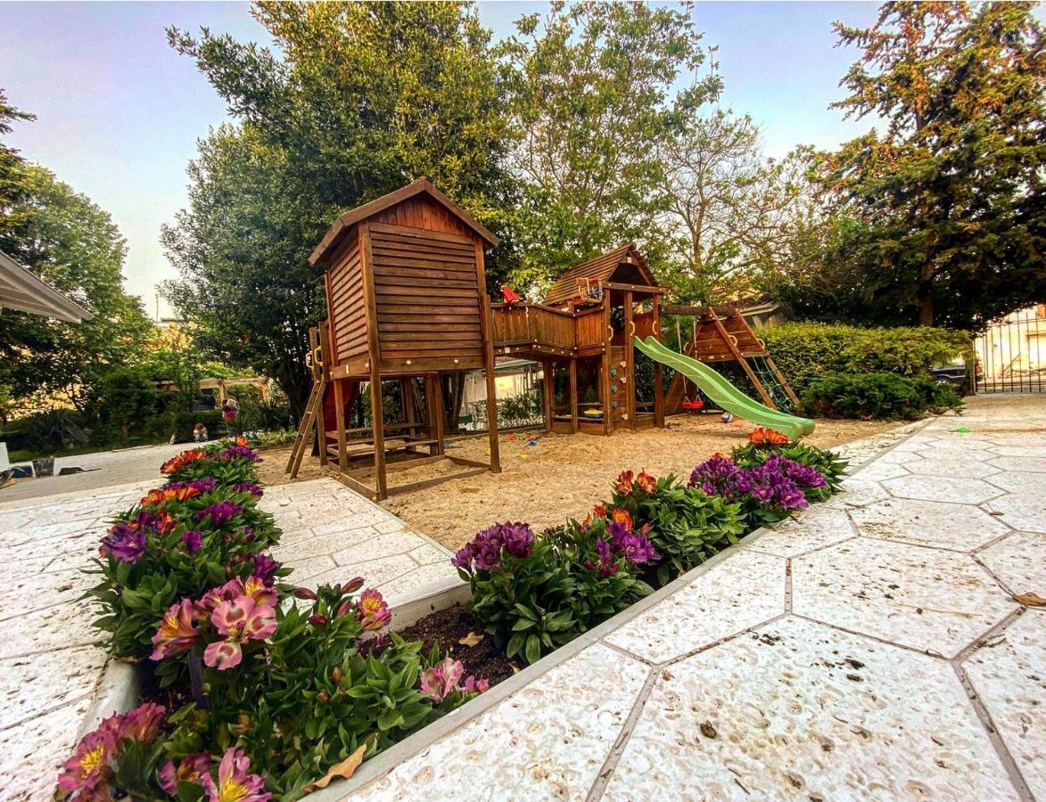 Friends Family Hotel Lozenets Exterior foto